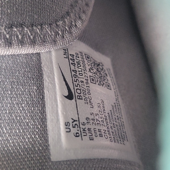 Nike LeBron 17 - Picture 2 of 4